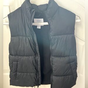 Youth Old Navy black puffer vest Size M